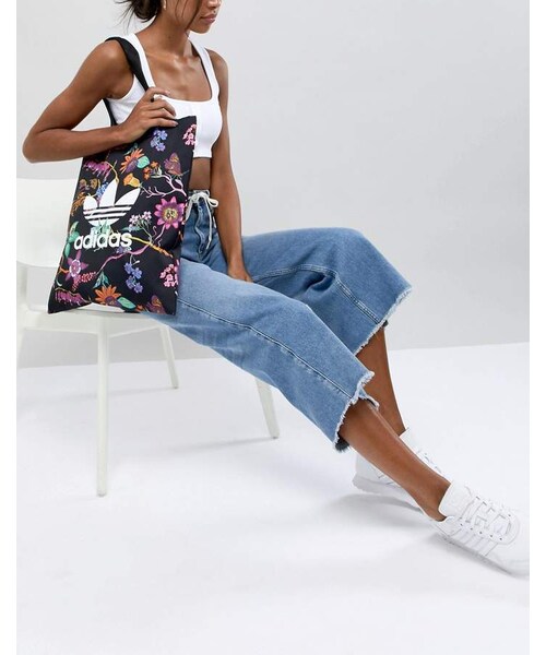 adidas（アディダス）の「adidas Originals Floral Print