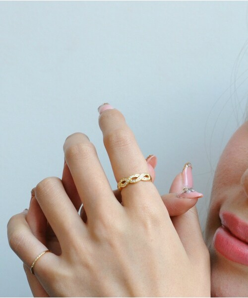 two ply（トゥープライ）の「トゥー プライ 555 メビウス ダイヤモンド リング（リング・レディース・ゴールド・6号サイズから）」の3枚目の写真