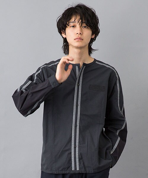 WHITE MOUNTAINEERING(ホワイトマウンテニアリング)の「ノーカラーシャツ(その他・メンズ・BLK/KHK・0/1/2)」の1枚目の写真