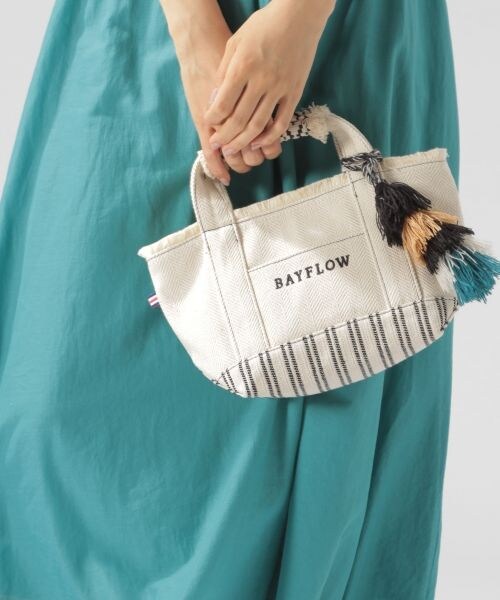 BAYFLOW（ベイフロー）の「ヘリンボンロゴトート S（バッグ・ナチュラル）」の2枚目の写真