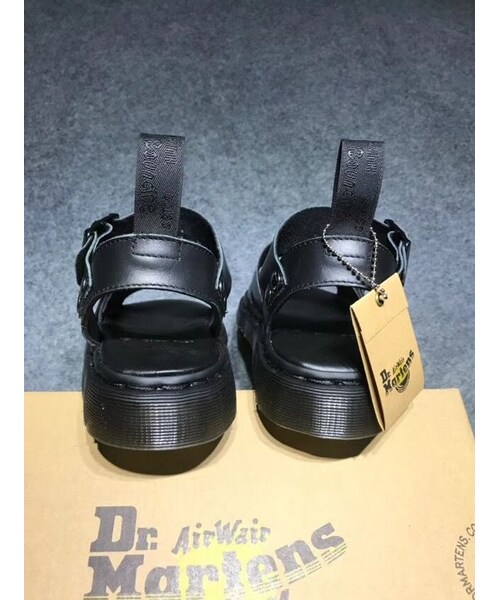【Dr Martens】VOSSスリングバックサンダル Dr. Martens（ドクターマーチン）の「【Dr Martens】ドクター