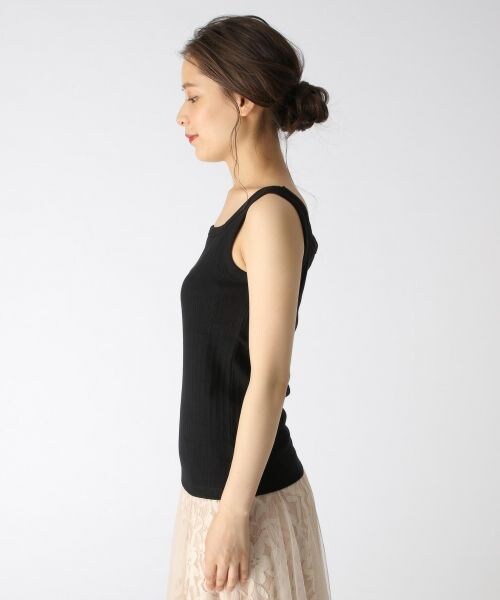 mysty woman（ミスティウーマン）の「リブ2WAYタンクトップ（トップス・オフホワイト/ブラック/ブラウン/ラベンダー）」の10枚目の写真