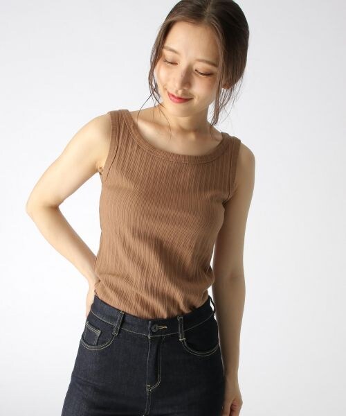 mysty woman（ミスティウーマン）の「リブ2WAYタンクトップ（トップス・オフホワイト/ブラック/ブラウン/ラベンダー）」の3枚目の写真