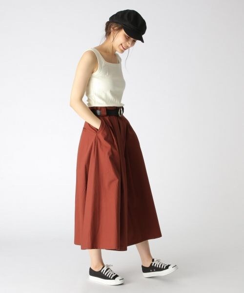 mysty woman（ミスティウーマン）の「リブ2WAYタンクトップ（トップス・オフホワイト/ブラック/ブラウン/ラベンダー）」の7枚目の写真