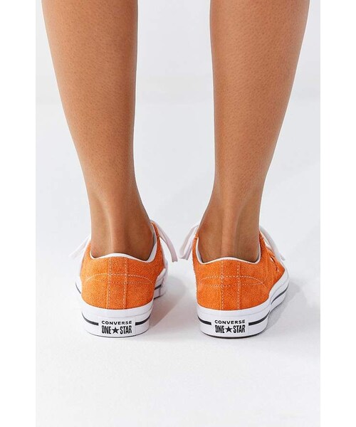 CONVERSE(コンバース)の「Converse One Star Fuzzy Ox Sneaker(スニーカー・レディース・Orange・W 10.5/m 8.5/W 10/m 8/W 6.5/m 4.5/W 6/m 4/W 7.5/m 5.5/W 7/m 5/W 8.5/m 6.5/W 8/m 6/W 9.5/m 7.5/W 9/m 7)」の3枚目の写真