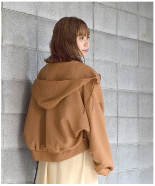 w closet（ダブルクローゼット）の「フード付きドロップショルダーワイドブルゾン（ジャケット/アウター・レディース・キャメル/カーキ・FREE）」の18枚目の写真