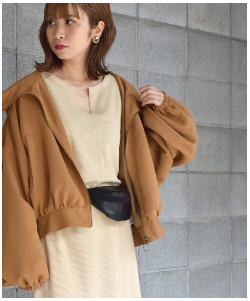 w closet（ダブルクローゼット）の「フード付きドロップショルダーワイドブルゾン（ジャケット/アウター・レディース・キャメル/カーキ・FREE）」の16枚目の写真