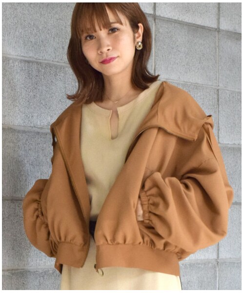 w closet（ダブルクローゼット）の「フード付きドロップショルダーワイドブルゾン（ジャケット/アウター・レディース・キャメル/カーキ・FREE）」の3枚目の写真