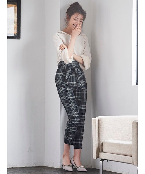 31 Sons de mode（トランテアン　ソン　ドゥ　モード）の「チェックハイウエストテーパードパンツ（パンツ・レディース・着用色:ネイビー/着用色:オフホワイト/オフホワイト/ネイビー・36/38）」の7枚目の写真