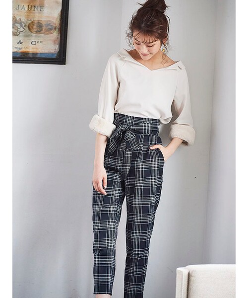 31 Sons de mode（トランテアン　ソン　ドゥ　モード）の「チェックハイウエストテーパードパンツ（パンツ・レディース・着用色:ネイビー/着用色:オフホワイト/オフホワイト/ネイビー・36/38）」の6枚目の写真