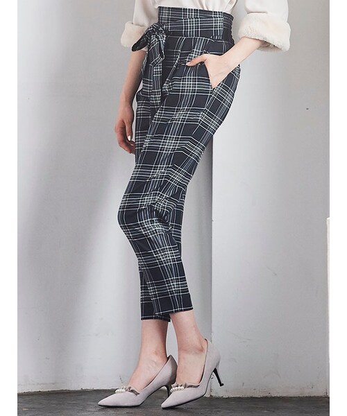 31 Sons de mode（トランテアン　ソン　ドゥ　モード）の「チェックハイウエストテーパードパンツ（パンツ・レディース・着用色:ネイビー/着用色:オフホワイト/オフホワイト/ネイビー・36/38）」の5枚目の写真