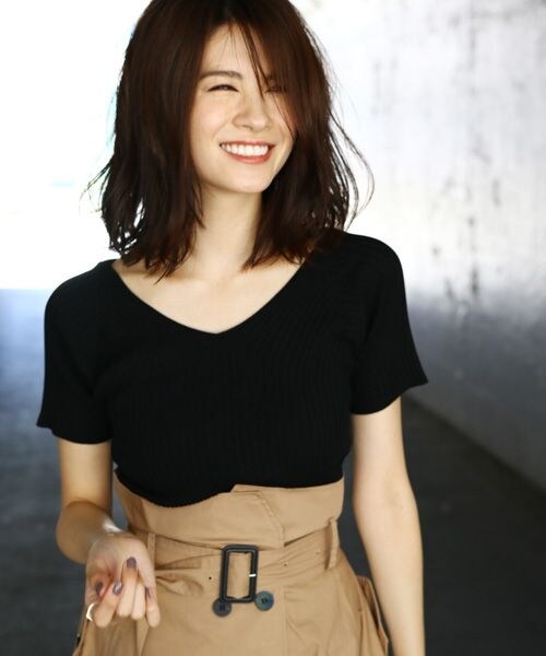 BABYLONE（バビロン）の「16GリブニットVネックPO（トップス・ブラック/ボルドー/キャメル/ブルー）」の6枚目の写真