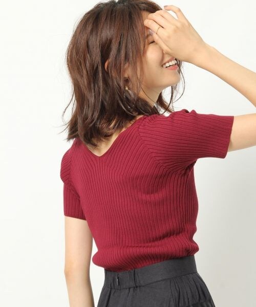 BABYLONE（バビロン）の「16GリブニットVネックPO（トップス・ブラック/ボルドー/キャメル/ブルー）」の8枚目の写真