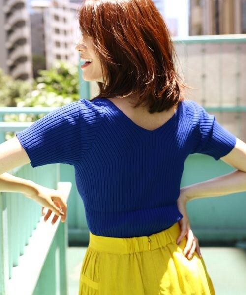 BABYLONE（バビロン）の「16GリブニットVネックPO（トップス・ブラック/ボルドー/キャメル/ブルー）」の14枚目の写真