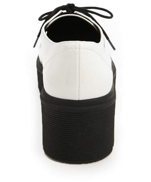 FOREVER 21(フォーエバー トゥエンティーワン)の「Forever 21 Faux Patent Leather Shoes(シューズ・レディース・White/Black/Red・7/7.5/8/9/10/6)」の11枚目の写真