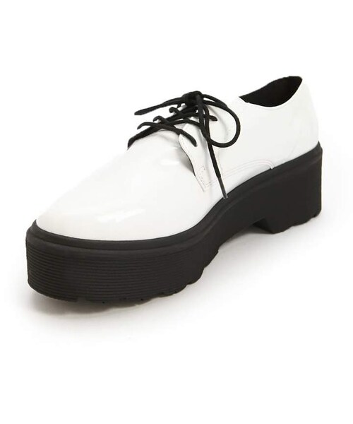 FOREVER 21(フォーエバー トゥエンティーワン)の「Forever 21 Faux Patent Leather Shoes(シューズ・レディース・White/Black/Red・7/7.5/8/9/10/6)」の4枚目の写真