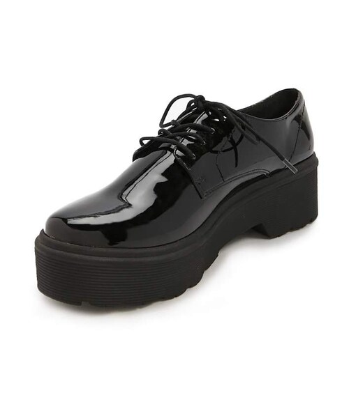 FOREVER 21(フォーエバー トゥエンティーワン)の「Forever 21 Faux Patent Leather Shoes(シューズ・レディース・White/Black/Red・7/7.5/8/9/10/6)」の15枚目の写真