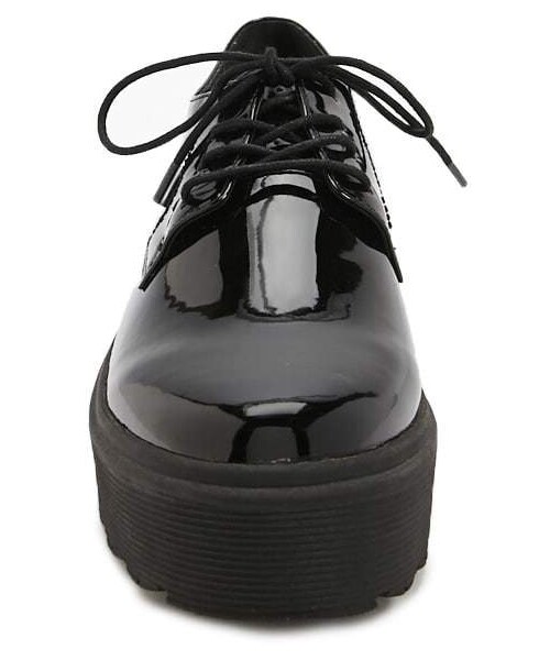 FOREVER 21(フォーエバー トゥエンティーワン)の「Forever 21 Faux Patent Leather Shoes(シューズ・レディース・White/Black/Red・7/7.5/8/9/10/6)」の6枚目の写真