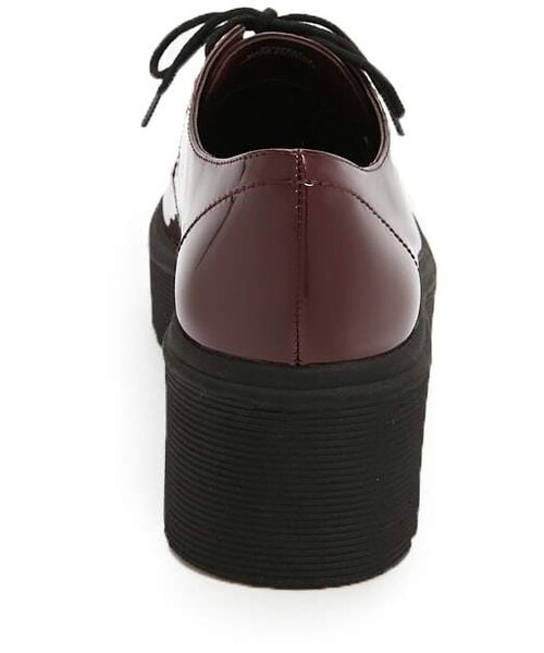 FOREVER 21(フォーエバー トゥエンティーワン)の「Forever 21 Faux Patent Leather Shoes(シューズ・レディース・White/Black/Red・7/7.5/8/9/10/6)」の8枚目の写真