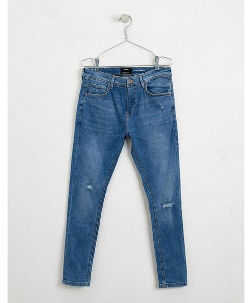Bershka（ベルシュカ）の「Bershka Super Skinny Jeans In Blue With Knee Rips（デニムパンツ・メンズ・Blue・W31 L32/W29 L32/W30 L32/W34 L32/W32 L32/W36 L32/W28 L32）」の3枚目の写真