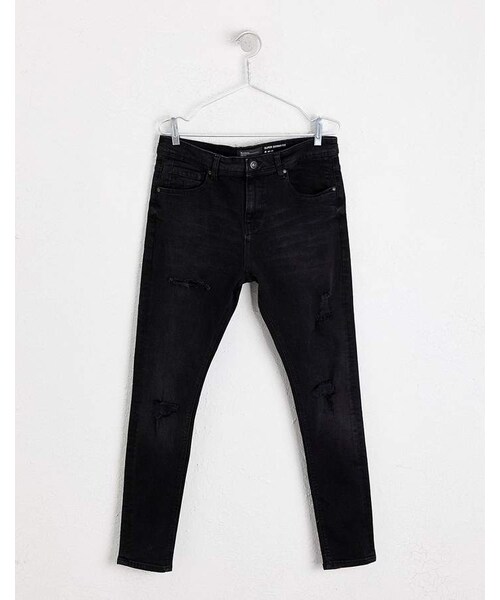 Bershka（ベルシュカ）の「Bershka Super Skinny Jeans With Knee Rips In Black（デニムパンツ・メンズ・Black・W30 L32/W31 L32/W32 L32/W28 L32/W29 L32）」の4枚目の写真