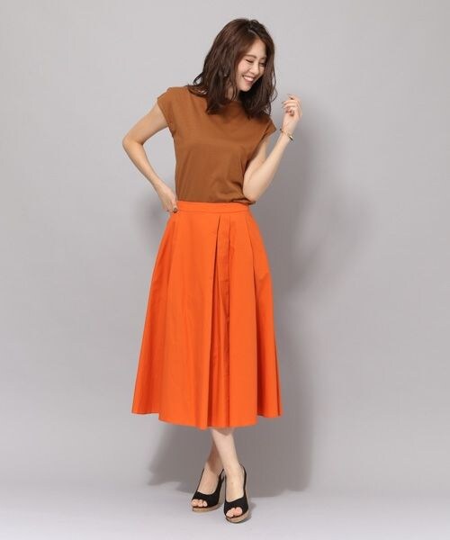 Andemiu（アンデミュウ）の「ボートネックカットソー≪汗ジミ軽減≫（トップス・オフホワイト/ブラック/テラコッタ/キャメル）」の4枚目の写真