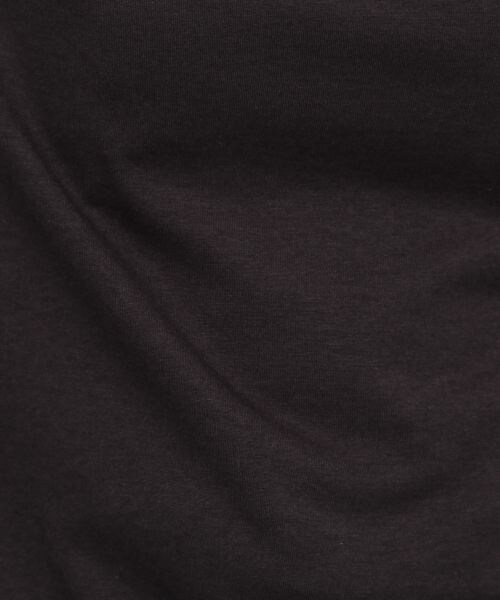 Andemiu（アンデミュウ）の「ボートネックカットソー≪汗ジミ軽減≫（トップス・オフホワイト/ブラック/テラコッタ/キャメル）」の13枚目の写真