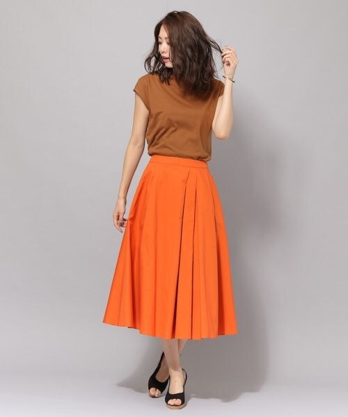 Andemiu（アンデミュウ）の「ボートネックカットソー≪汗ジミ軽減≫（トップス・オフホワイト/ブラック/テラコッタ/キャメル）」の5枚目の写真