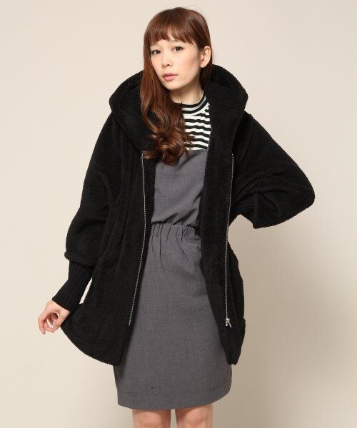 JEANASIS(ジーナシス)の「ボアフードZIPコート(ジャケット/アウター・レディース・ブラック/ライトベージュ・FREE)」の1枚目の写真