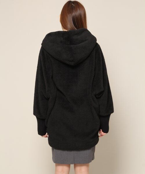 JEANASIS(ジーナシス)の「ボアフードZIPコート(ジャケット/アウター・レディース・ブラック/ライトベージュ・FREE)」の4枚目の写真