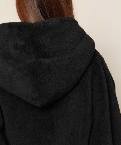 JEANASIS(ジーナシス)の「ボアフードZIPコート(ジャケット/アウター・レディース・ブラック/ライトベージュ・FREE)」の9枚目の写真