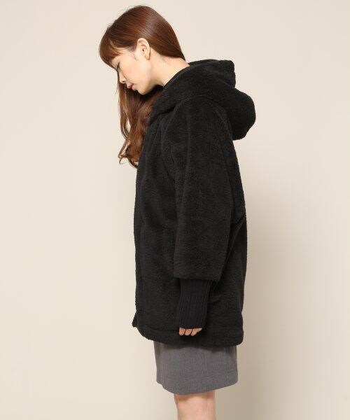 JEANASIS(ジーナシス)の「ボアフードZIPコート(ジャケット/アウター・レディース・ブラック/ライトベージュ・FREE)」の3枚目の写真