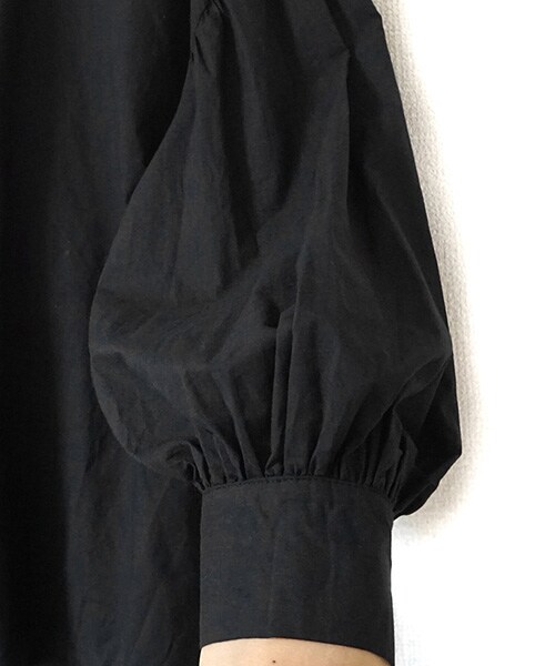 Tiffee SELECT（ティフィーセレクト）の「長袖バルーンスリーブ襟付きブラウス黒（シャツ/ブラウス・レディース・ブラック・F）」の2枚目の写真