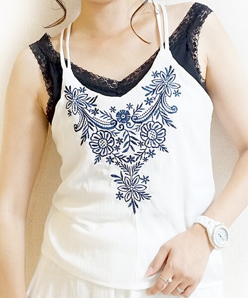 Tiffee SELECT（ティフィーセレクト）の「デコルテ刺繍ホワイト楊柳キャミソール（キャミソール・レディース・ホワイト・F）」の2枚目の写真