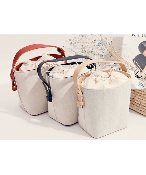 HOTPING(ホッピン)の「レザー調ストラップバケットバッグ(かごバッグ・レディース・ベージュ/ブラック/ブリック・フリーサイズ)」の3枚目の写真