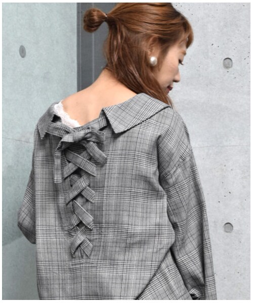 w closet(ダブルクローゼット)の「グレンチェック後ろレースアップ羽織り(ジャケット/アウター・レディース・ブラック×ベージュ/ブラウン・FREE/M/L)」の4枚目の写真