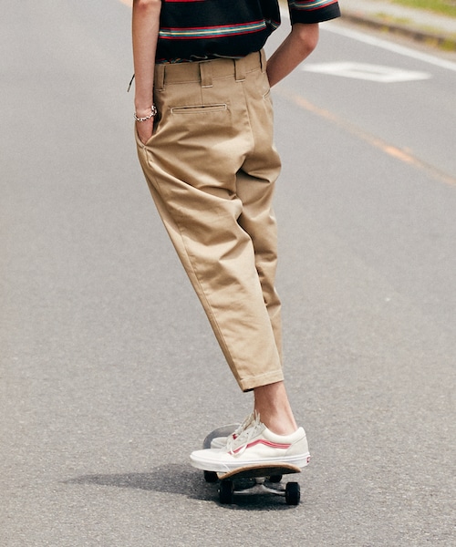 LIDNM（リドム）の「Dickies × LIDNM テーパードステッチパンツ【ベージュ】（チノパンツ・メンズ・ベージュ・S.M.L）」の5枚目の写真