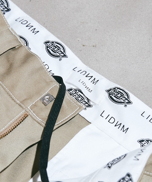 LIDNM（リドム）の「Dickies × LIDNM テーパードステッチパンツ【ベージュ】（チノパンツ・メンズ・ベージュ・S.M.L）」の12枚目の写真