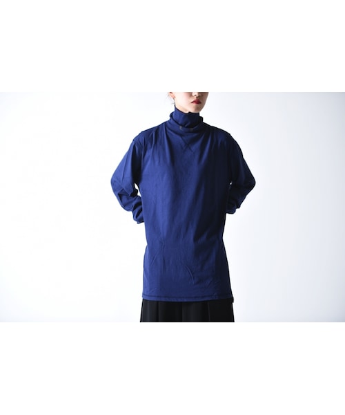 ESSAY(エッセイ)の「ESSAY LV ネックプリントハイネックプルオーバー navy(Tシャツ/カットソー・レディース・ブルー・S/M)」の1枚目の写真