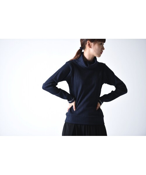 sneeuw（スニュウ）の「sneeuw タートルプルオーバー（ニット/セーター・レディース・ホワイト/ブルー・F）」の2枚目の写真