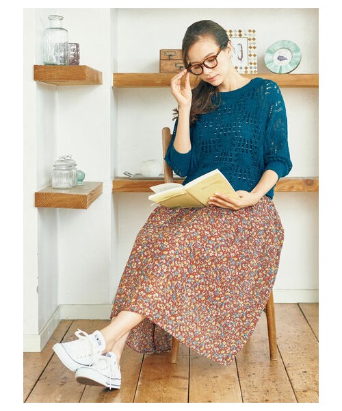 earth music&ecology（アースミュージックアンドエコロジー）の「・ブークレ透かし柄ニットプルオーバー（トップス・アイボリー/ライトグレー/ブラック/ピンク/キャメル/ブルーグリーン・F）」の4枚目の写真