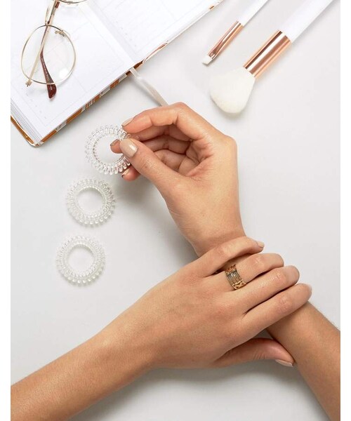 clear(クリア)の「Invisibobble Power Strong Hair Tie - Crystal Clear(ヘアアクセサリー・レディース・Crystal clear・One Size)」の4枚目の写真
