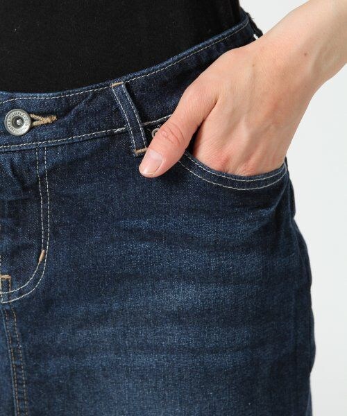 LEPSIM（レプシィム）の「ストレッチデニムボックススカート（スカート・レディース・デニム(濃)/ワンウォッシュ/デニム(淡)・Ｌ/Ｍ）」の7枚目の写真