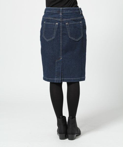 LEPSIM（レプシィム）の「ストレッチデニムボックススカート（スカート・レディース・デニム(濃)/ワンウォッシュ/デニム(淡)・Ｌ/Ｍ）」の5枚目の写真
