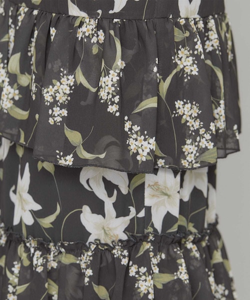 Ameri TWIN LILY OVERLAP SKIRT 花柄スカート Ameri（アメリ）の「KEILY FLOWER PRINT SKIRT（スカート）」 - WEAR