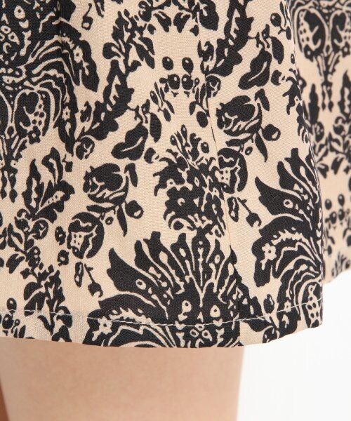 LOWRYS FARM（ローリーズファーム）の「ダマスクガラキュロット/mikoa（パンツ・レディース・ネイビー/ベージュ・Ｆ）」の7枚目の写真