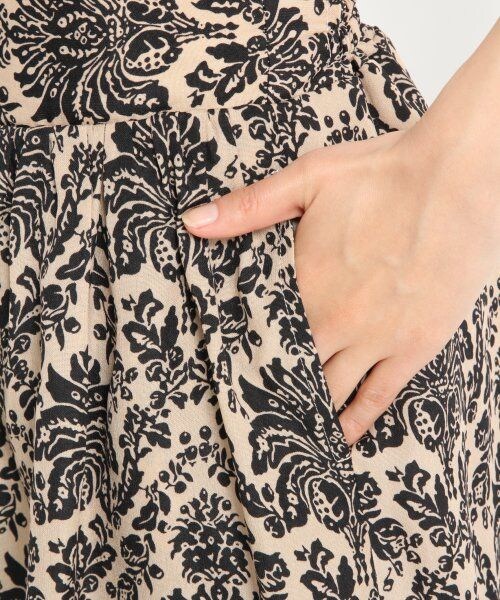 LOWRYS FARM（ローリーズファーム）の「ダマスクガラキュロット/mikoa（パンツ・レディース・ネイビー/ベージュ・Ｆ）」の6枚目の写真