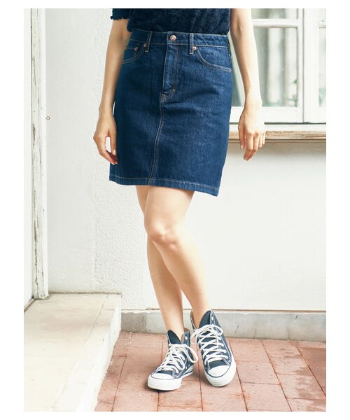 earth music&ecology(アースミュージックアンドエコロジー)の「COTTON USAデニムスカート(台形ミニ)(スカート・ミディアムインディゴ/ダークインディゴ・S/M)」の1枚目の写真