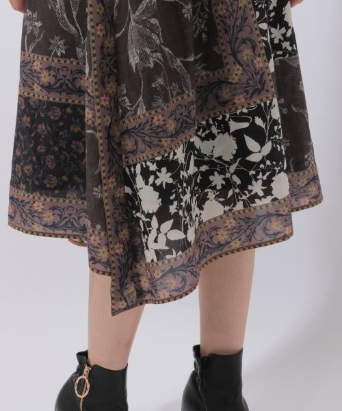 laboratory work（ラボラトリーワーク）の「コラージュスカーフプリントワンピース（ワンピース/ドレス・ブラウン/ネイビー）」の12枚目の写真