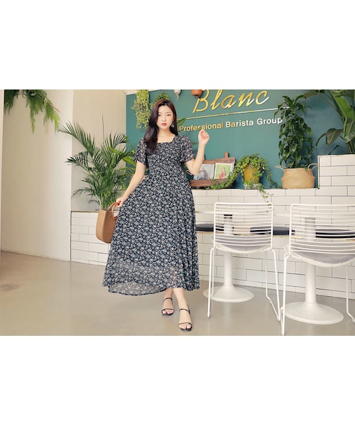 HOTPING(ホッピン)の「小花柄スクエアネックギャザーワンピース(ワンピース・レディース・アイボリー/ブラック・1(XS-S)/2(M-L)/3(L-XL))」の2枚目の写真